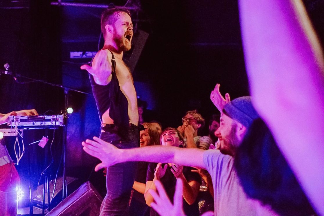 Live-Konzert von FM Belfast
