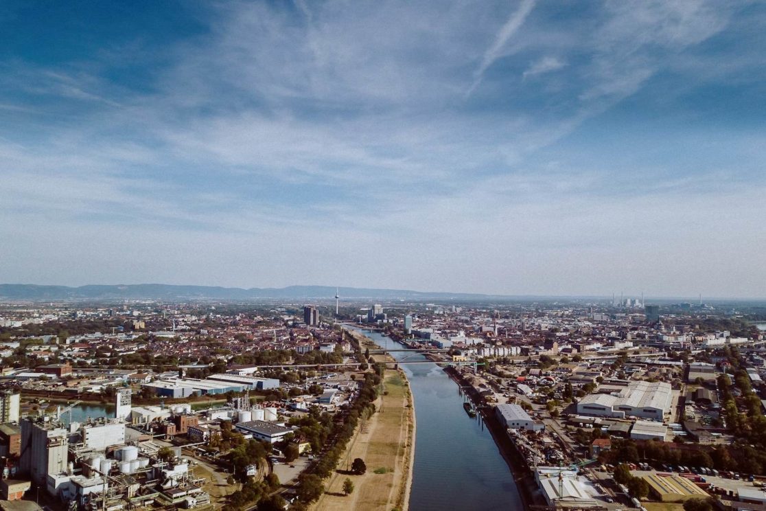 Industriehafen Mannheim bei einer Hafenrundfahrt, Reportagefotografie von Sebastian Weindel, Fotograf Mannheim