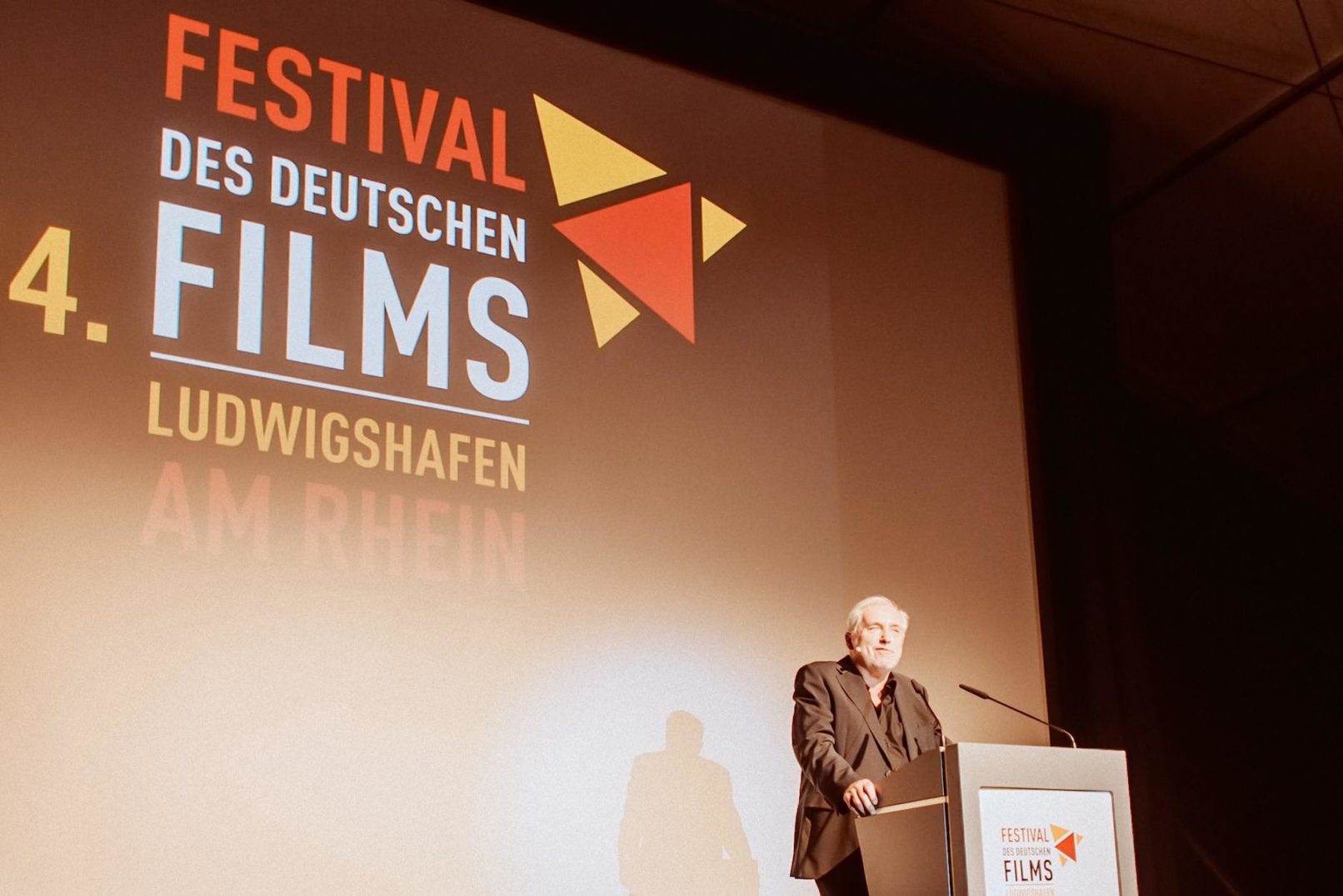 Besucher beim Festival des Deutschen Films am Rhein in Ludwigshafen