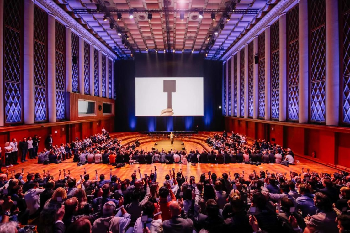 Publikum im Vortragssaal bei Zeiss Better Vision in Berlin