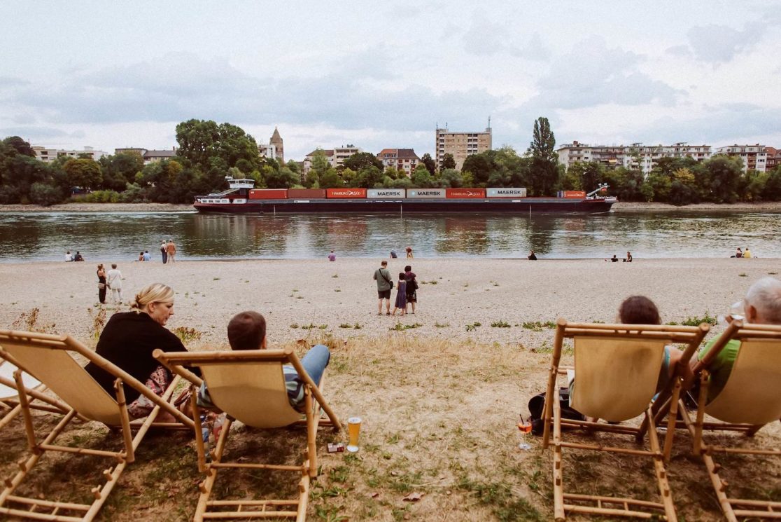 Festival des Deutschen Films Ludwigshafen direkt am Rhein an einem Sommerabend