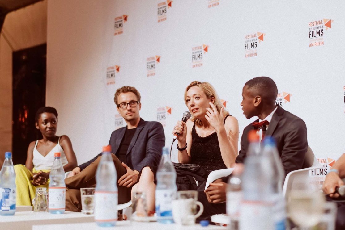 Filmgespräch auf der Bühne beim Festival des Deutschen Films Ludwigshafen