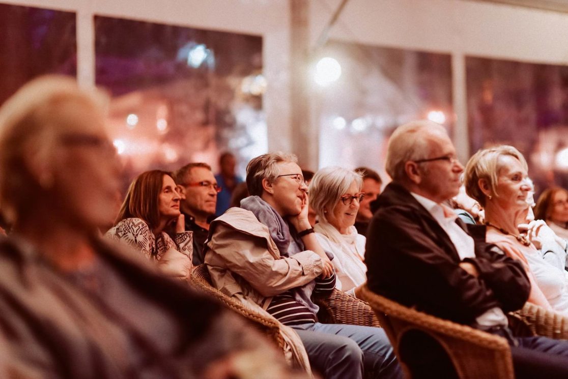 Zuschauer beim Festival des Deutschen Films in Ludwigshafen am Rhein