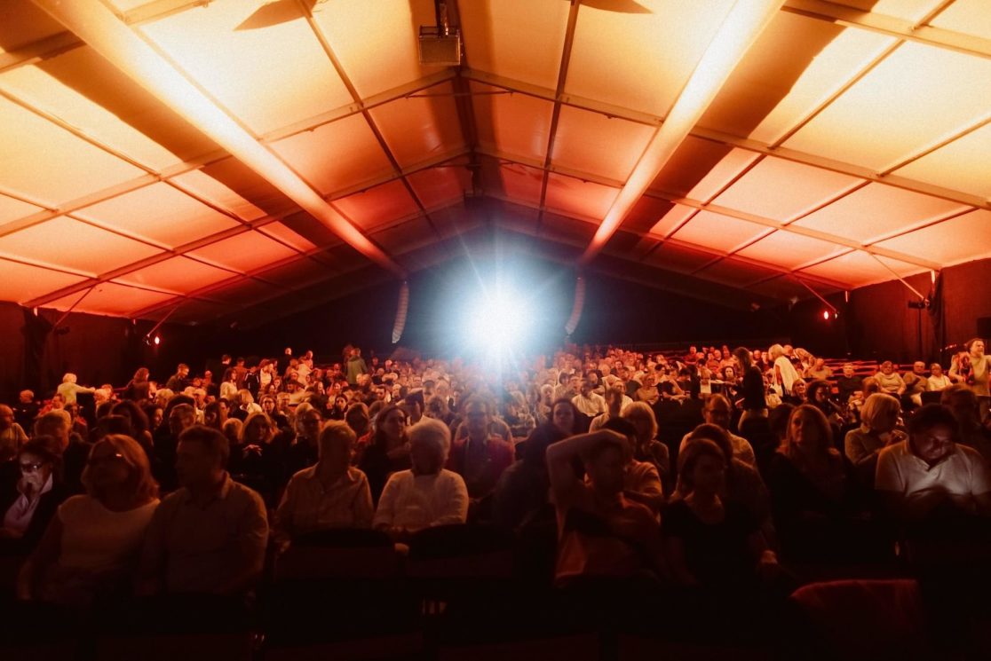 Voll besetzter Kinosaal beim Festival des Deutschen Films Ludwigshafen