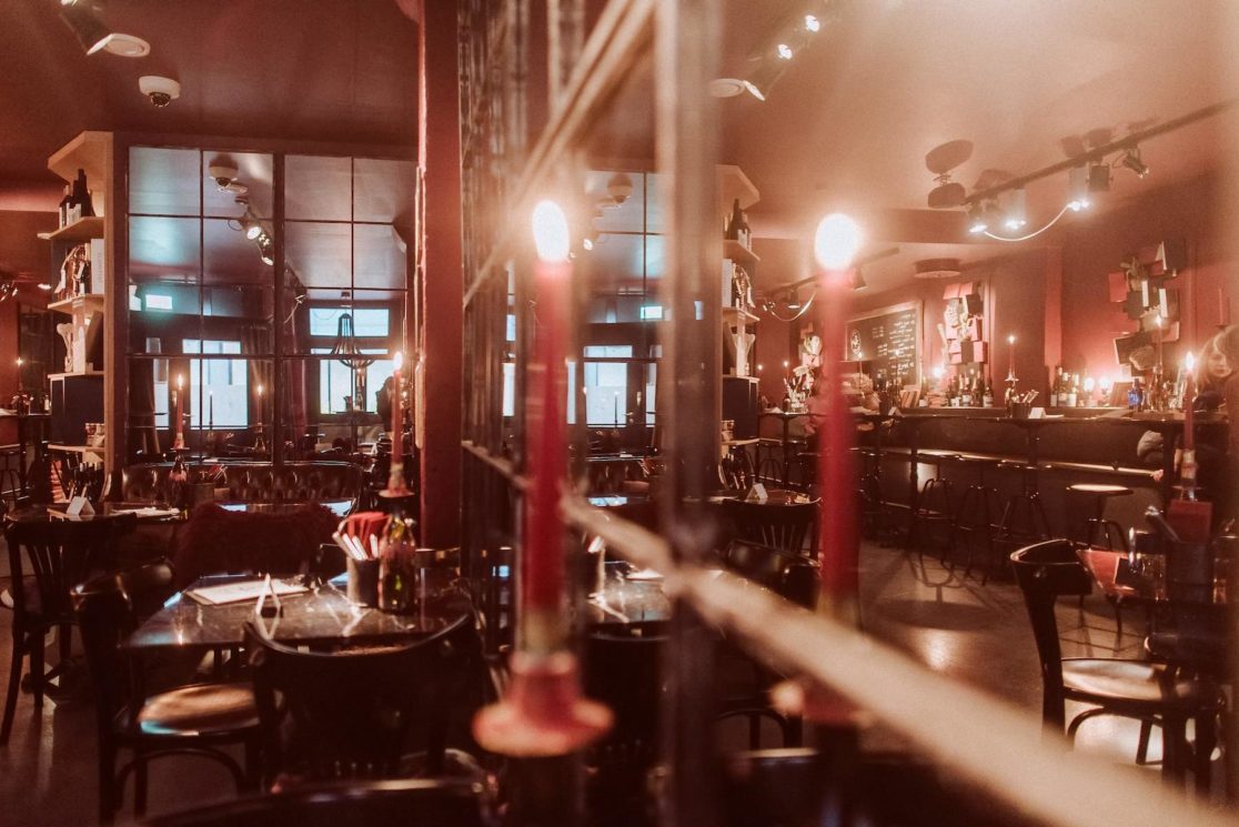 Spiegel-Detail im Coq au Vin Mannheim, Social Media Content