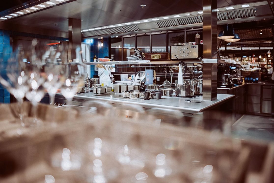 Küche im Restaurant Emma Wolf in Mannheim, Interiorfotografie von Sebastian Weindel, Fotograf Mannheim