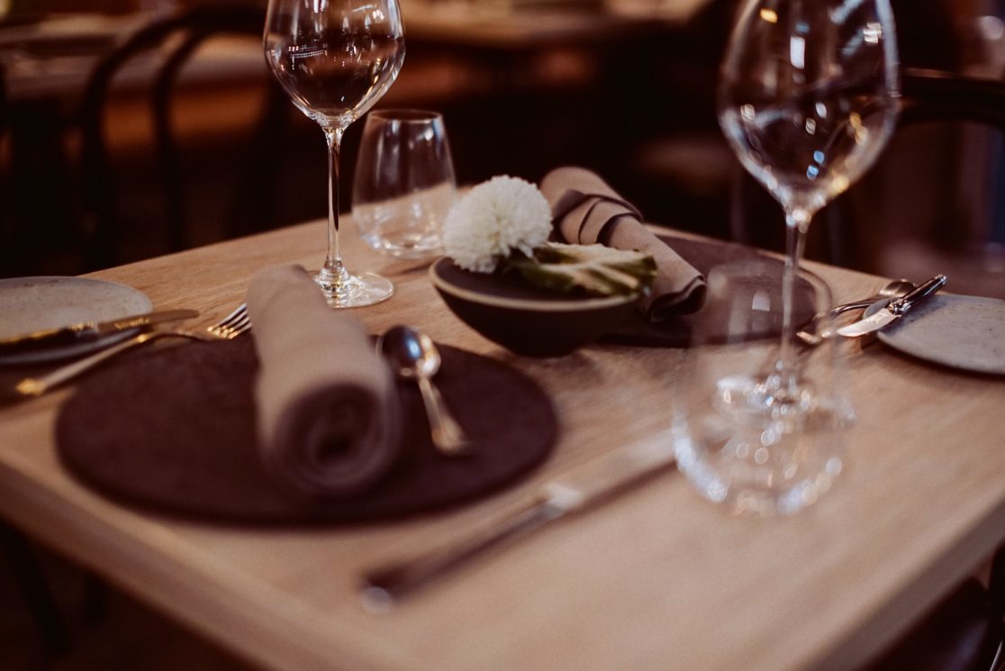 Gedeckter Tisch im Restaurant Emma Wolf Mannheim