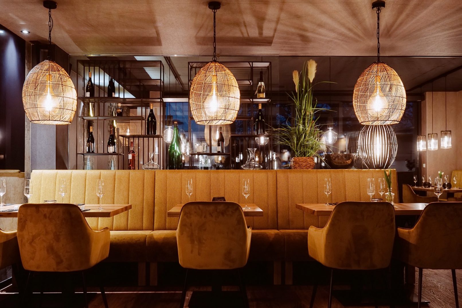 Restaurant-Interior des Weinguts Apel, Interiorfotografie von Sebastian Weindel
