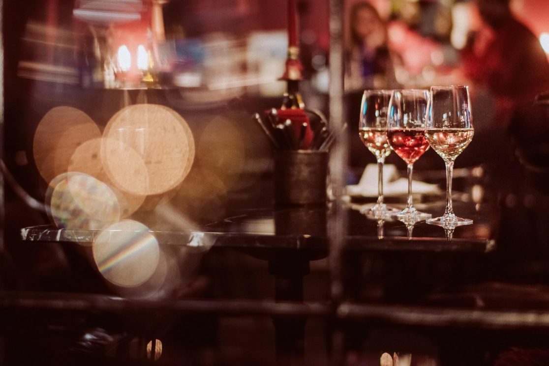 Weinglas im Coq au Vin Mannheim, Social Media Content