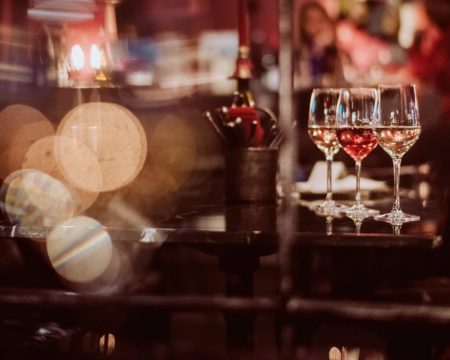 Weinglas im Coq au Vin Mannheim, Social Media Content