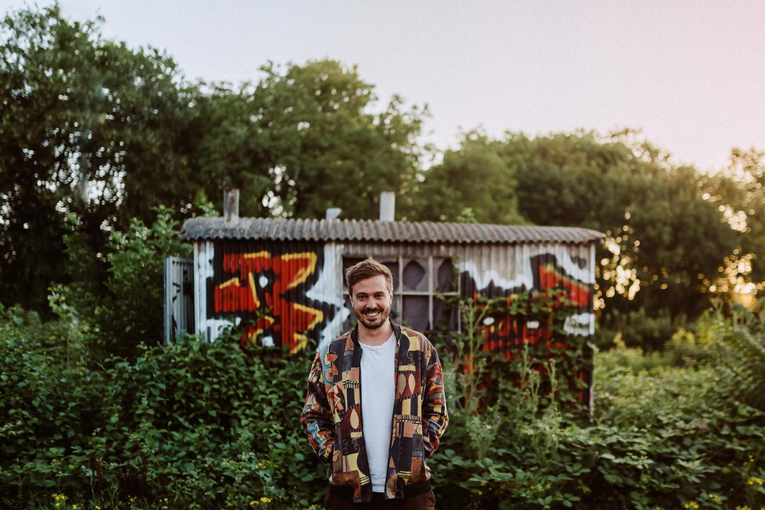 David an einer Hütte im Mannheimer Jungbusch, Pressefoto