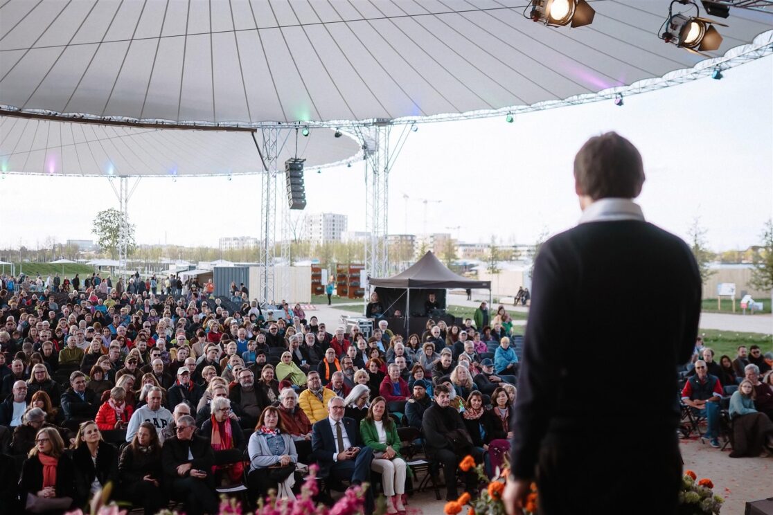 Gäste bei der Buga-2023-Eröffnung in Mannheim