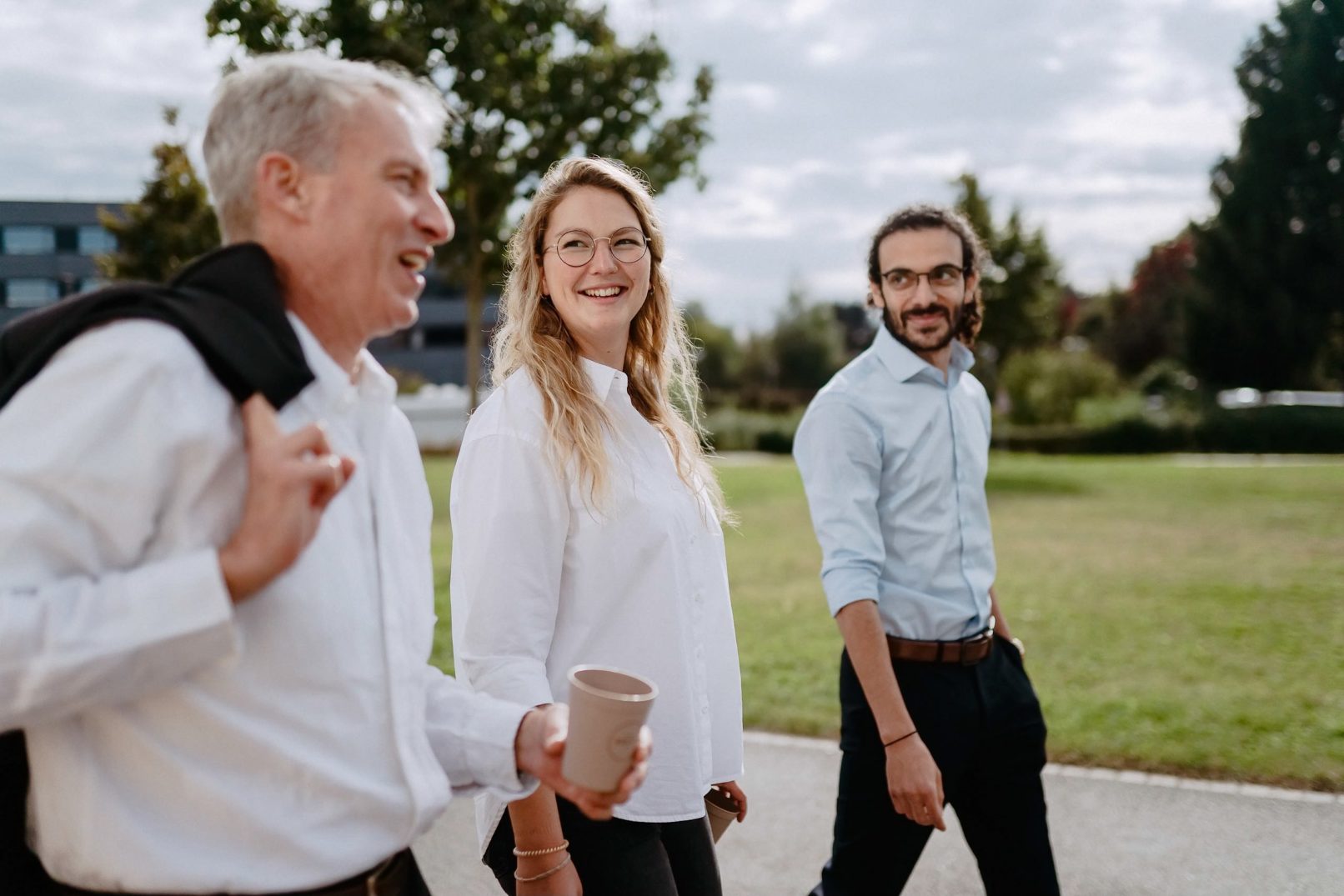 Employer-Branding-Fotografie in der Pause, authentischer Arbeitsalltag