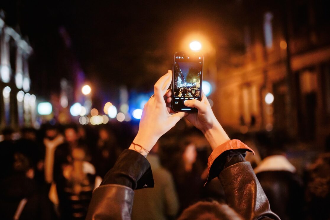 Konzertpublikum bei Nacht beim Nachtwandel Jungbusch